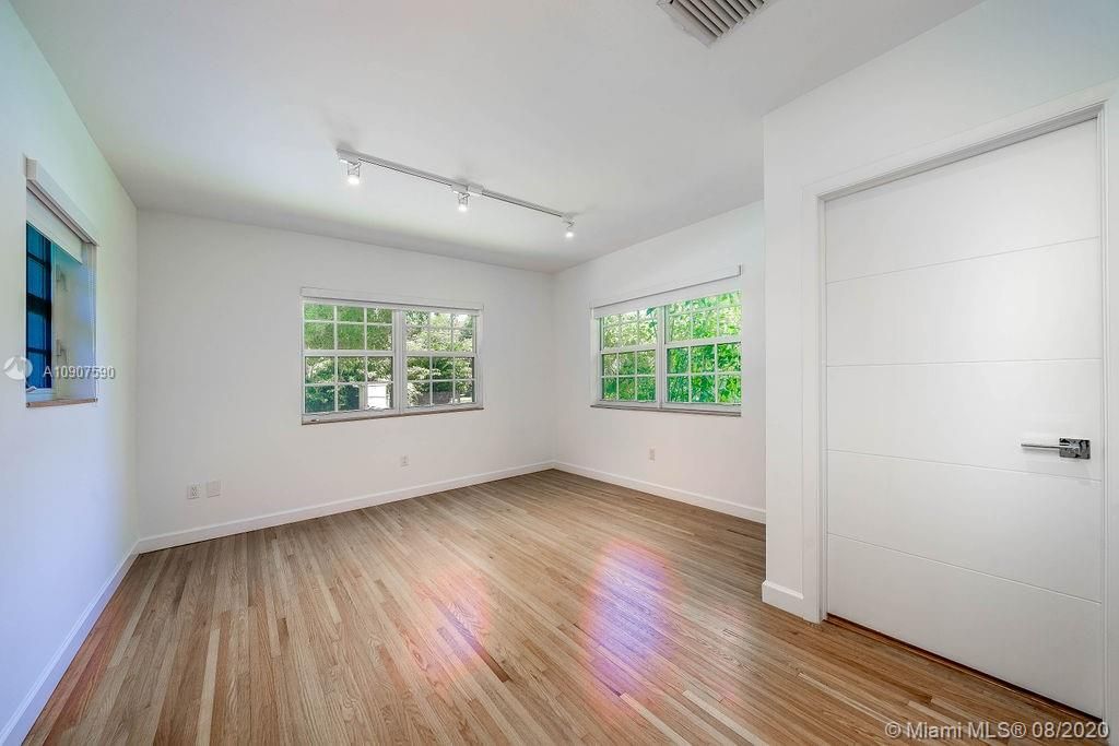 Recently Rented: $6,500 (3 beds, 3 baths, 2163 Square Feet)