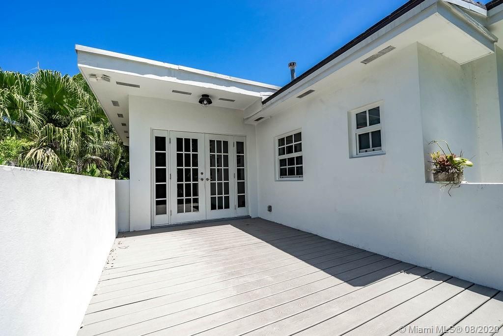 Recently Rented: $6,500 (3 beds, 3 baths, 2163 Square Feet)