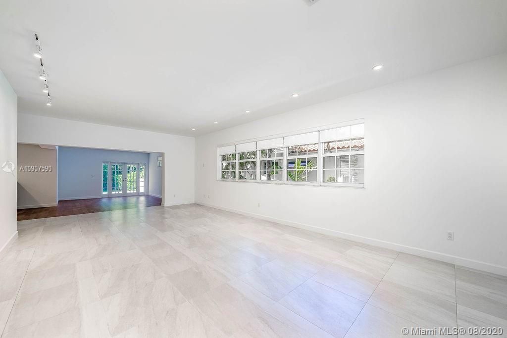 Recently Rented: $6,500 (3 beds, 3 baths, 2163 Square Feet)