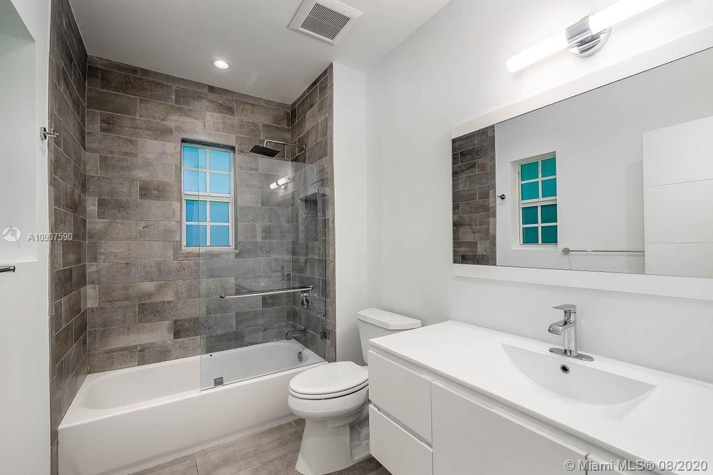 Recently Rented: $6,500 (3 beds, 3 baths, 2163 Square Feet)