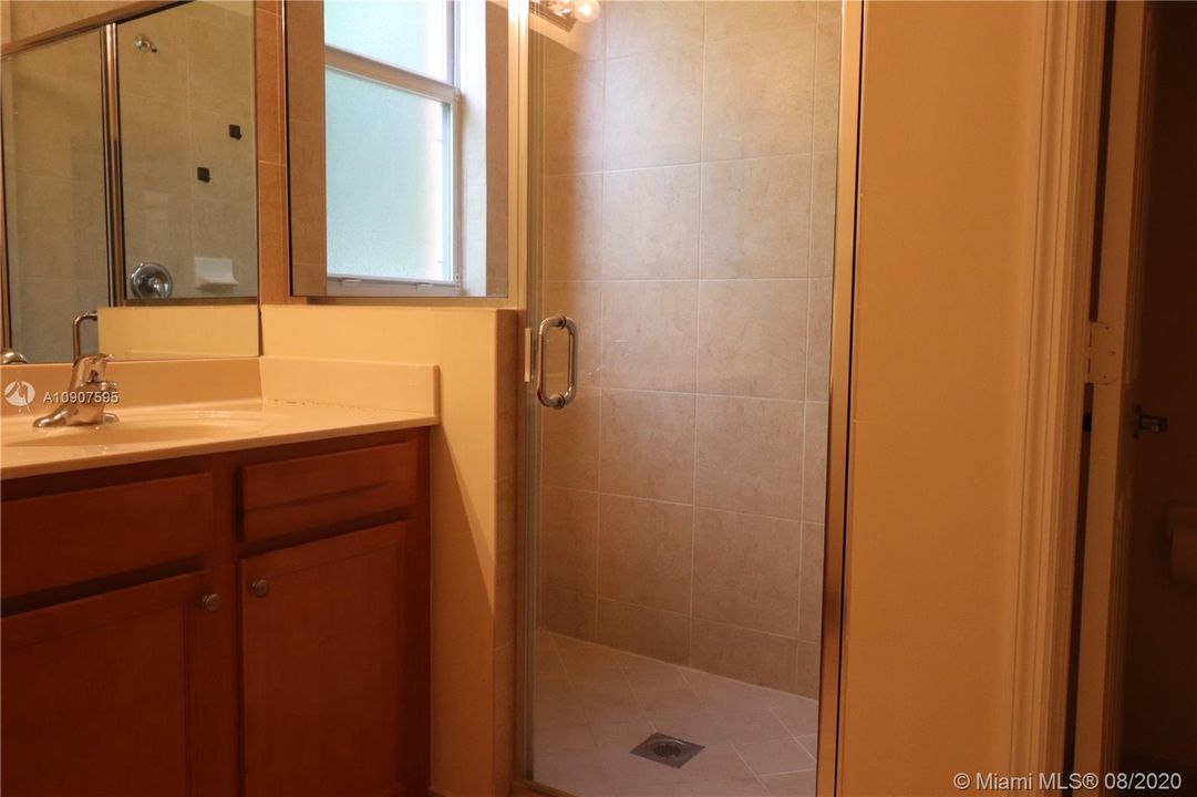 最近租的: $2,550 (4 贝兹, 3 浴室, 1992 平方英尺)