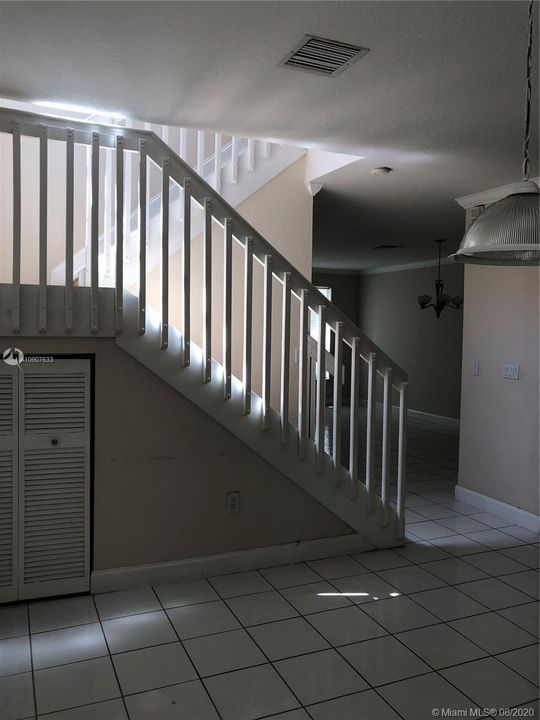 Recientemente alquilado: $2,350 (3 camas, 2 baños, 1610 Pies cuadrados)