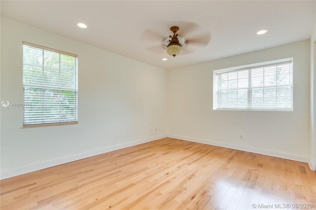 Recently Rented: $8,200 (5 beds, 6 baths, 5325 Square Feet)