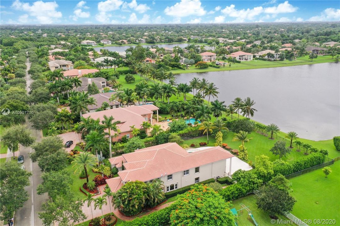 Recently Rented: $8,200 (5 beds, 6 baths, 5325 Square Feet)