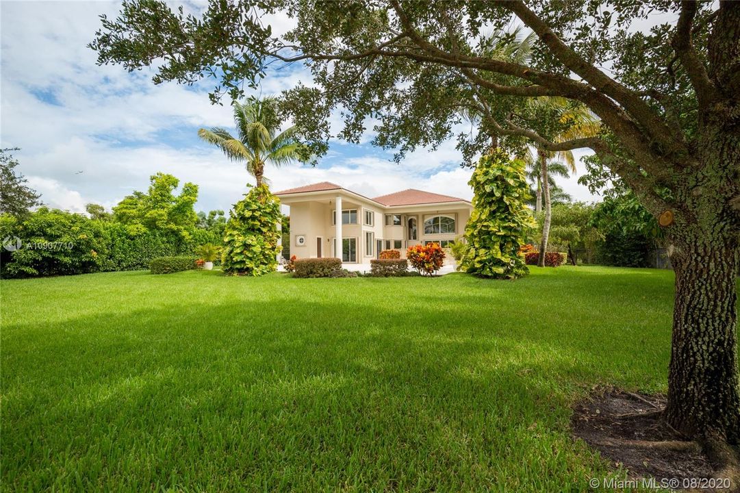 Recently Rented: $8,200 (5 beds, 6 baths, 5325 Square Feet)