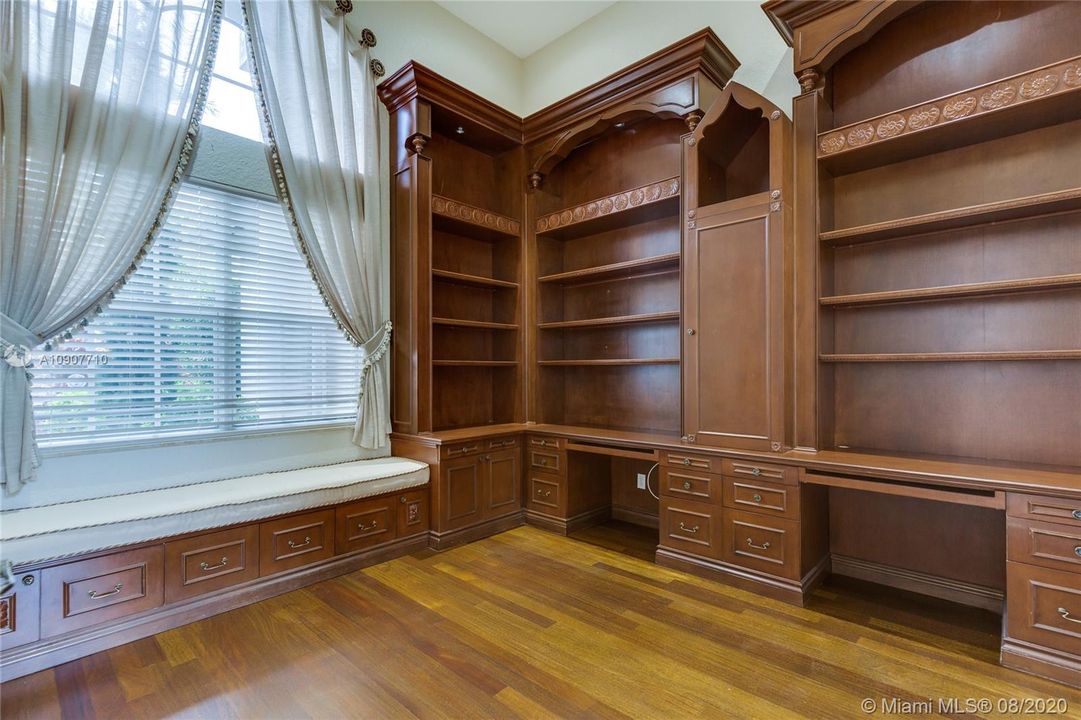 Recently Rented: $8,200 (5 beds, 6 baths, 5325 Square Feet)
