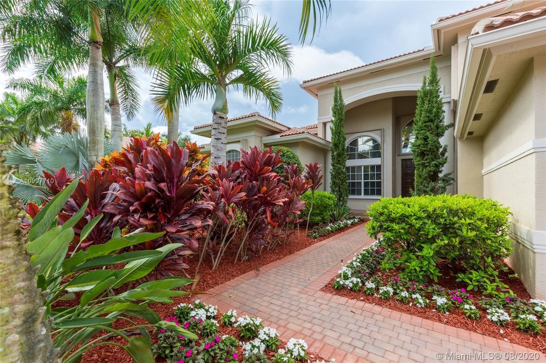 Recently Rented: $8,200 (5 beds, 6 baths, 5325 Square Feet)