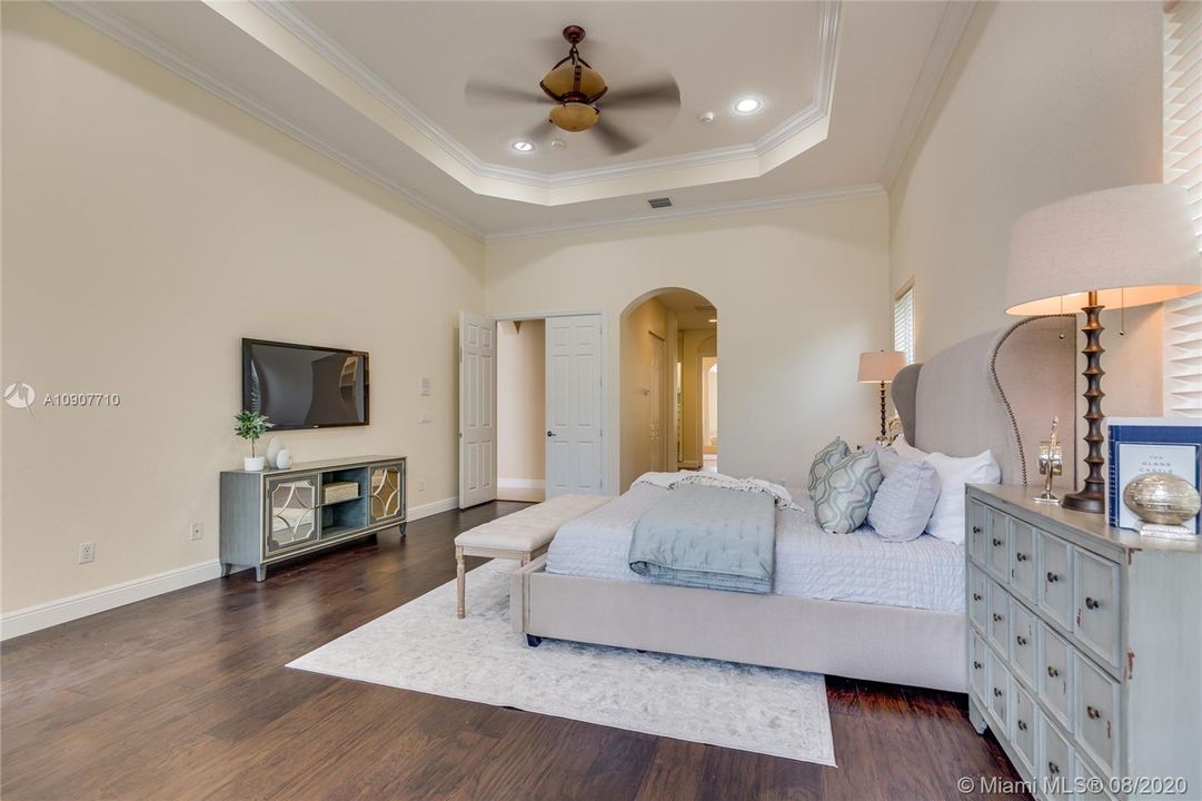 Recently Rented: $8,200 (5 beds, 6 baths, 5325 Square Feet)