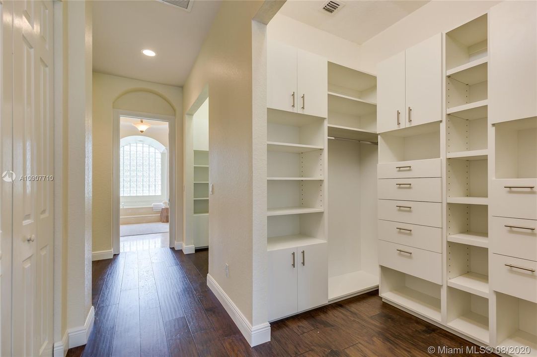 Recently Rented: $8,200 (5 beds, 6 baths, 5325 Square Feet)