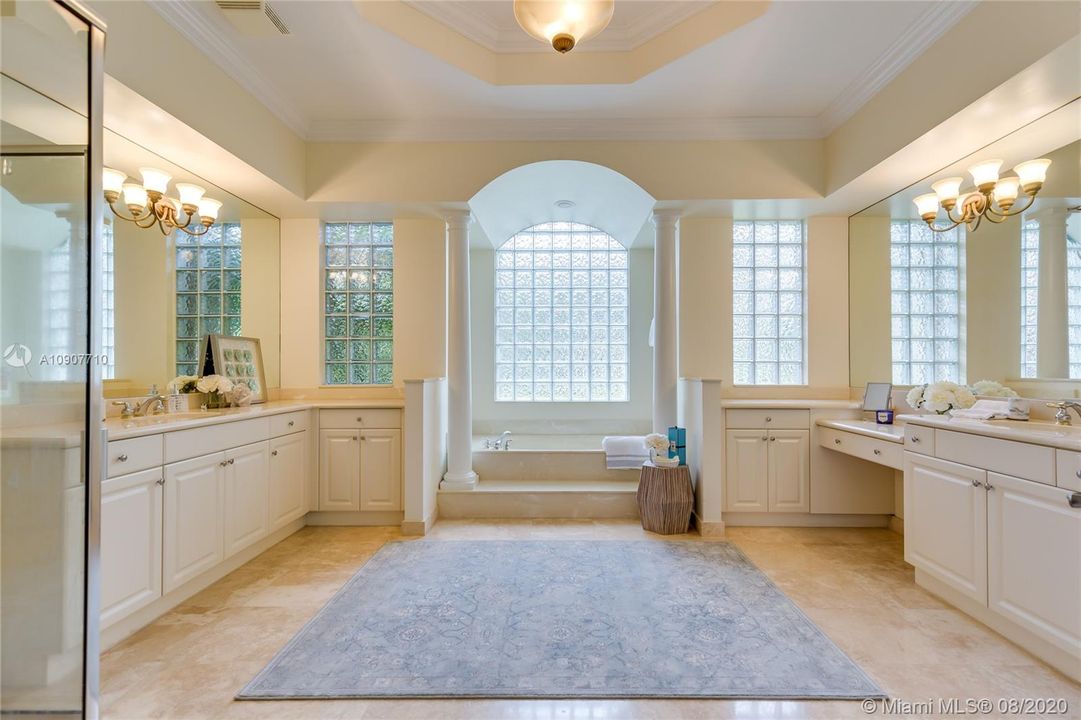 Recently Rented: $8,200 (5 beds, 6 baths, 5325 Square Feet)