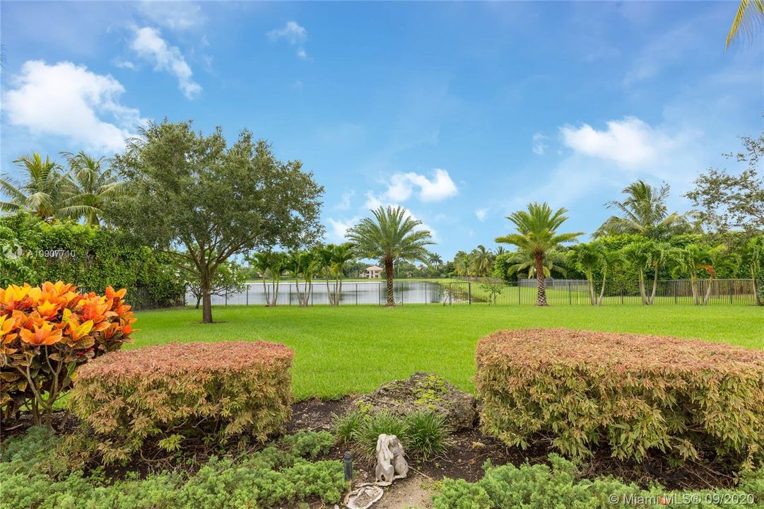 Recently Rented: $8,200 (5 beds, 6 baths, 5325 Square Feet)