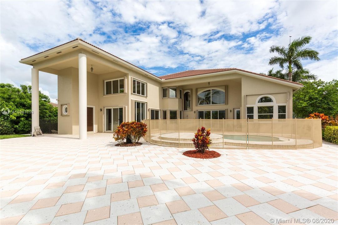 Recently Rented: $8,200 (5 beds, 6 baths, 5325 Square Feet)