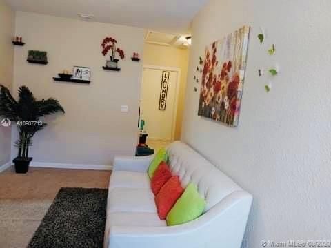 Vendido Recientemente: $368,990 (5 camas, 3 baños, 2526 Pies cuadrados)
