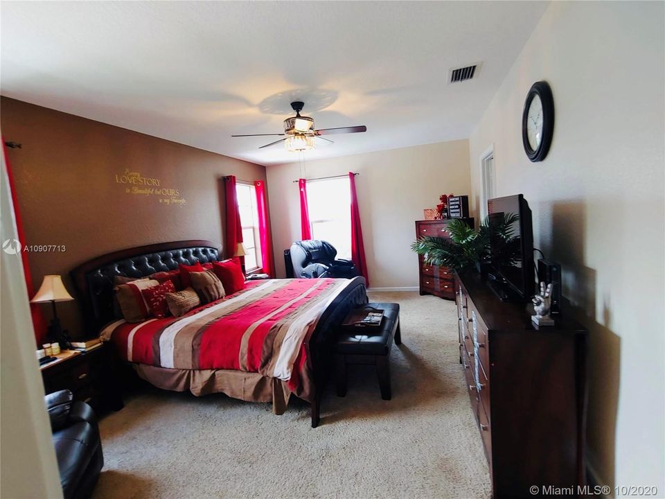 Vendido Recientemente: $368,990 (5 camas, 3 baños, 2526 Pies cuadrados)