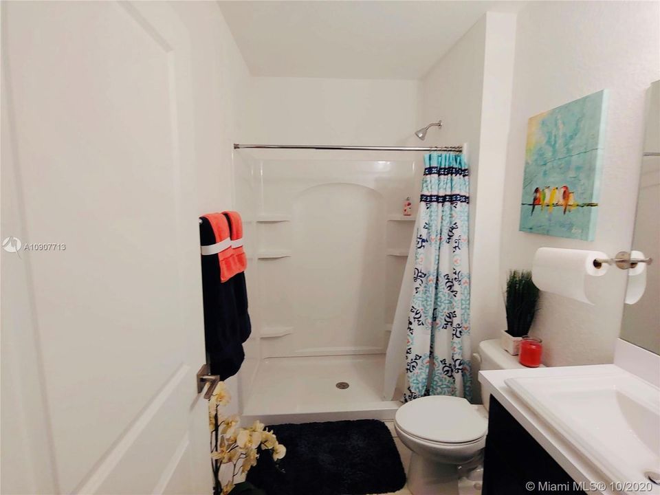 Vendido Recientemente: $368,990 (5 camas, 3 baños, 2526 Pies cuadrados)