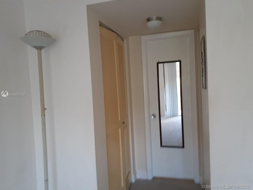 Недавно продано: $88,500 (1 спален, 1 ванн, 740 Квадратных фут)