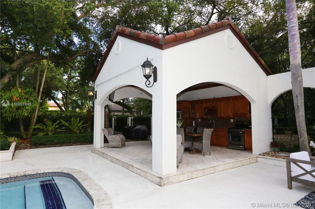 Recently Sold: $1,680,000 (6 beds, 5 baths, 4871 Square Feet)