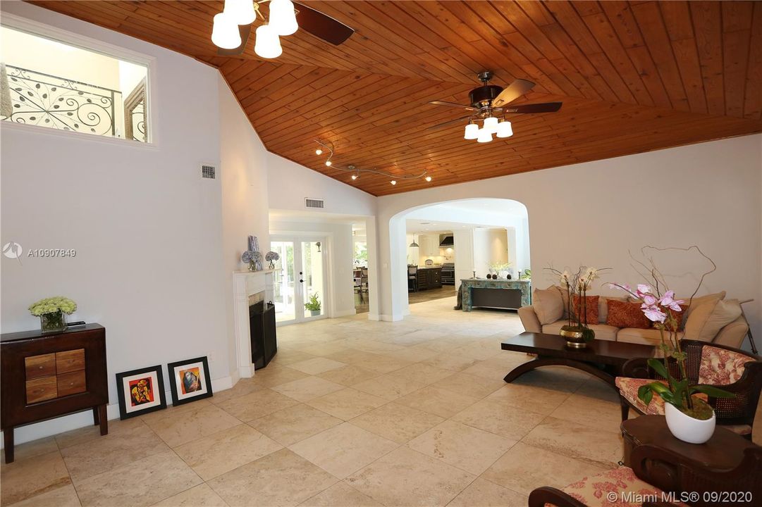 Recently Sold: $1,680,000 (6 beds, 5 baths, 4871 Square Feet)