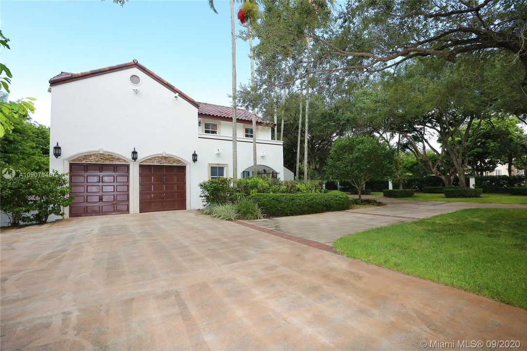 Recently Sold: $1,680,000 (6 beds, 5 baths, 4871 Square Feet)
