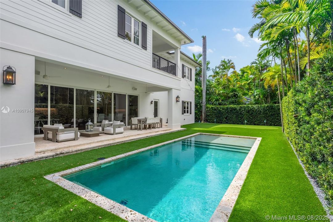 最近售出: $3,385,000 (5 贝兹, 4 浴室, 4529 平方英尺)