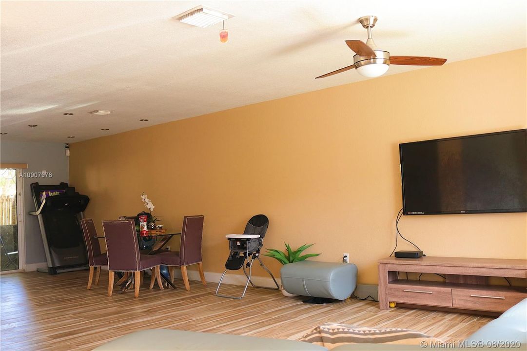 Vendido Recientemente: $190,000 (3 camas, 2 baños, 1380 Pies cuadrados)