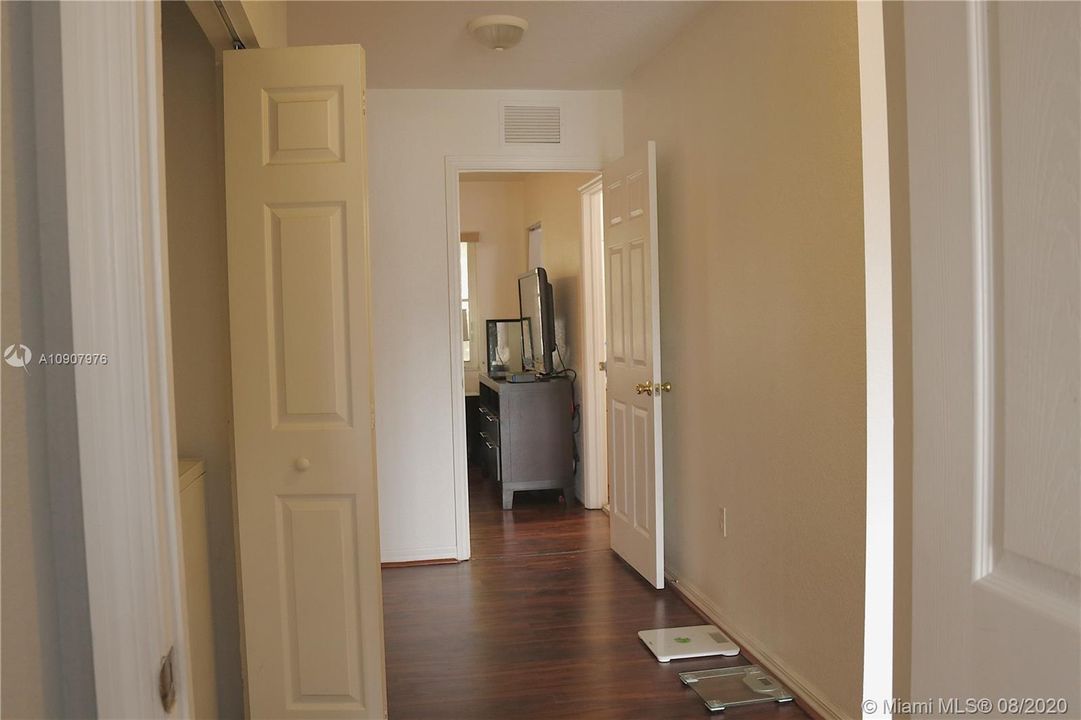 Vendido Recientemente: $190,000 (3 camas, 2 baños, 1380 Pies cuadrados)