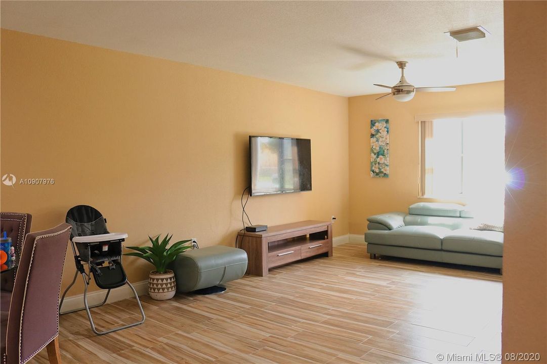 Vendido Recientemente: $190,000 (3 camas, 2 baños, 1380 Pies cuadrados)