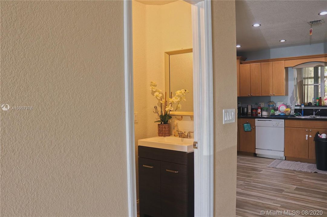 Vendido Recientemente: $190,000 (3 camas, 2 baños, 1380 Pies cuadrados)