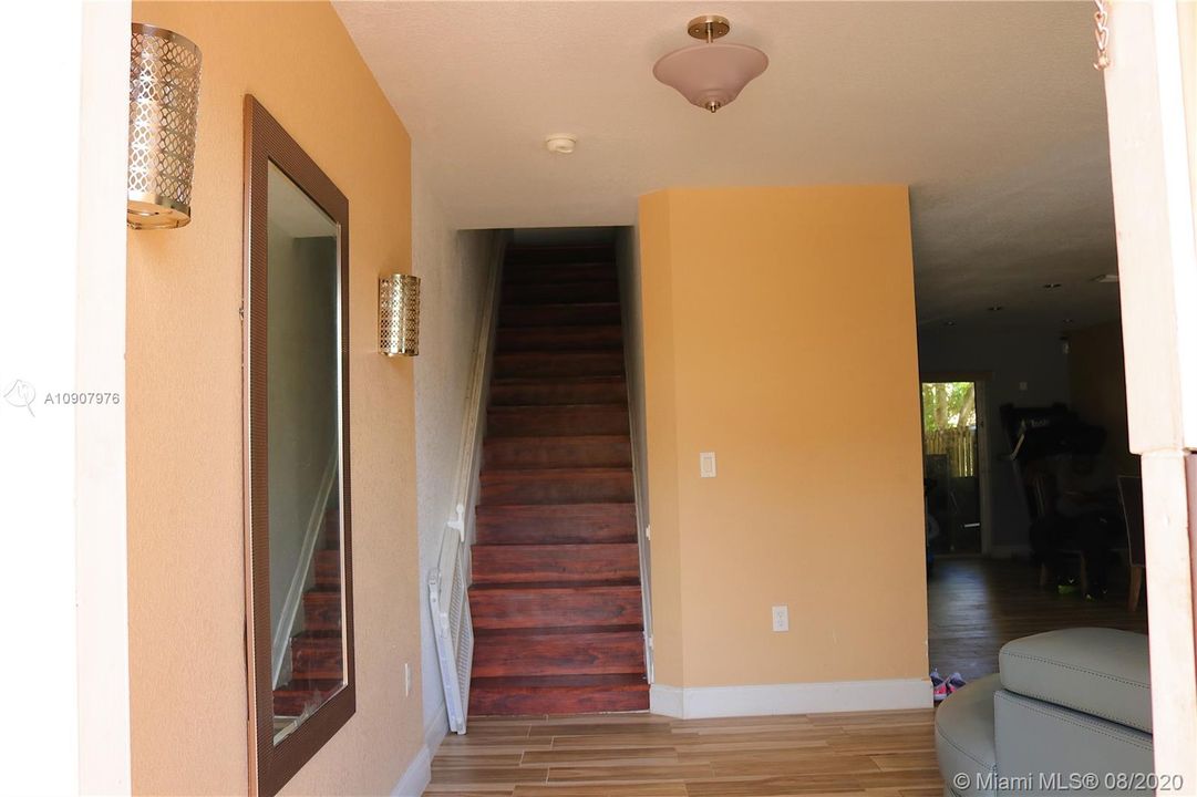 Vendido Recientemente: $190,000 (3 camas, 2 baños, 1380 Pies cuadrados)