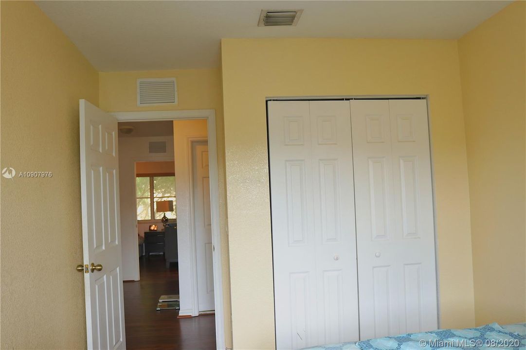 Vendido Recientemente: $190,000 (3 camas, 2 baños, 1380 Pies cuadrados)