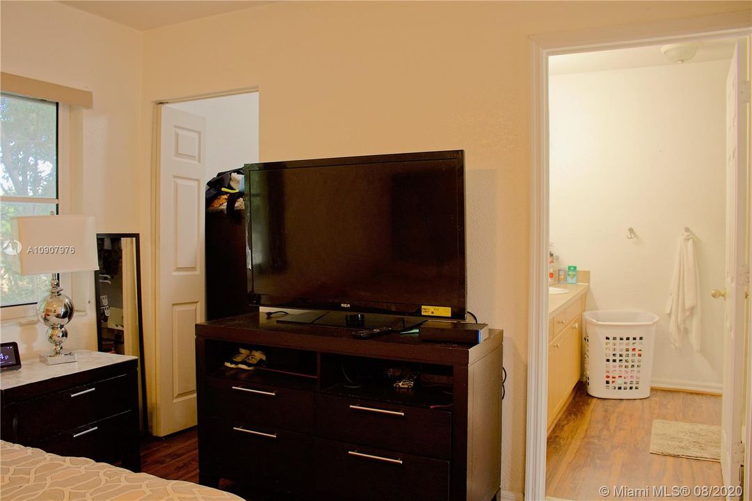 Vendido Recientemente: $190,000 (3 camas, 2 baños, 1380 Pies cuadrados)