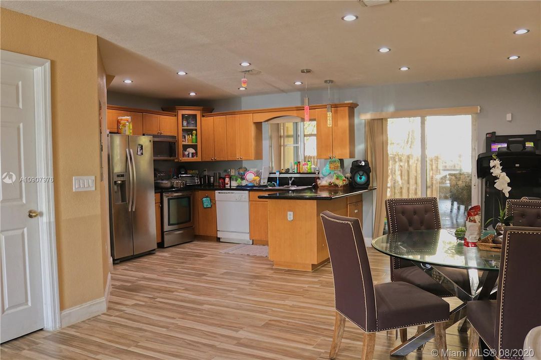 Vendido Recientemente: $190,000 (3 camas, 2 baños, 1380 Pies cuadrados)