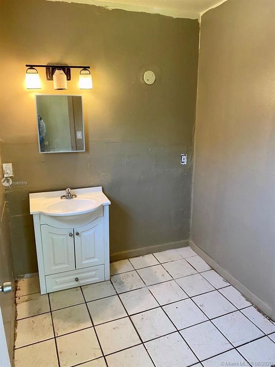 Recently Rented: $1,200 (2 beds, 1 baths, 3430 Square Feet)