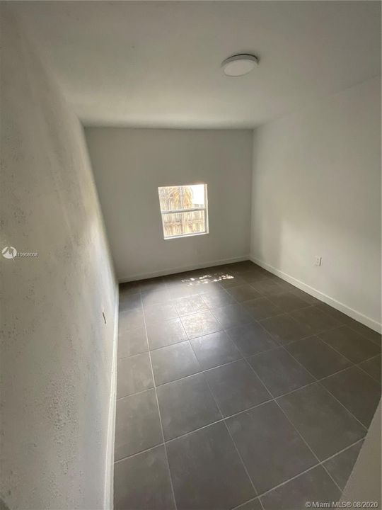 Recientemente alquilado: $1,950 (3 camas, 2 baños, 1028 Pies cuadrados)