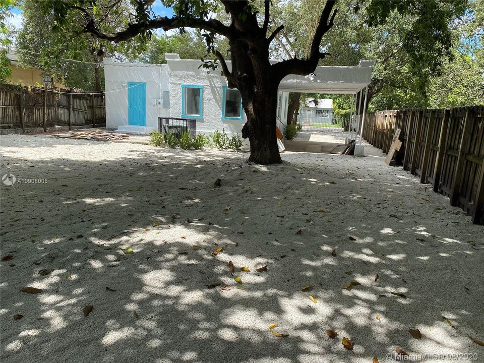 Recientemente alquilado: $1,950 (3 camas, 2 baños, 1028 Pies cuadrados)