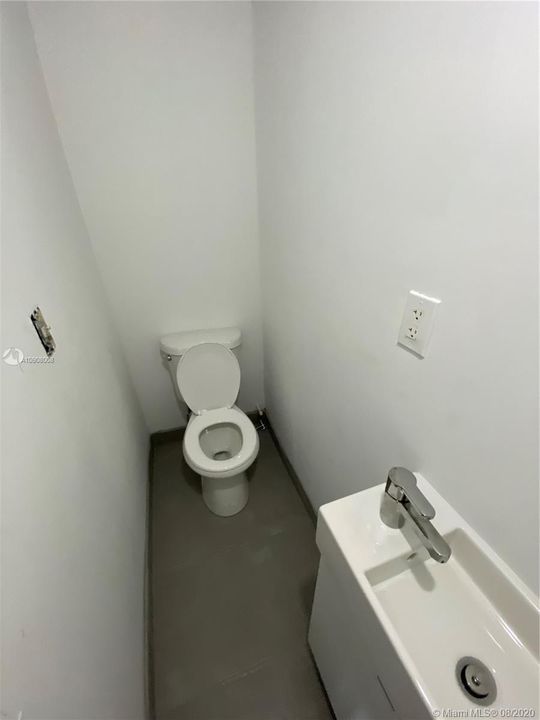 Recientemente alquilado: $1,950 (3 camas, 2 baños, 1028 Pies cuadrados)