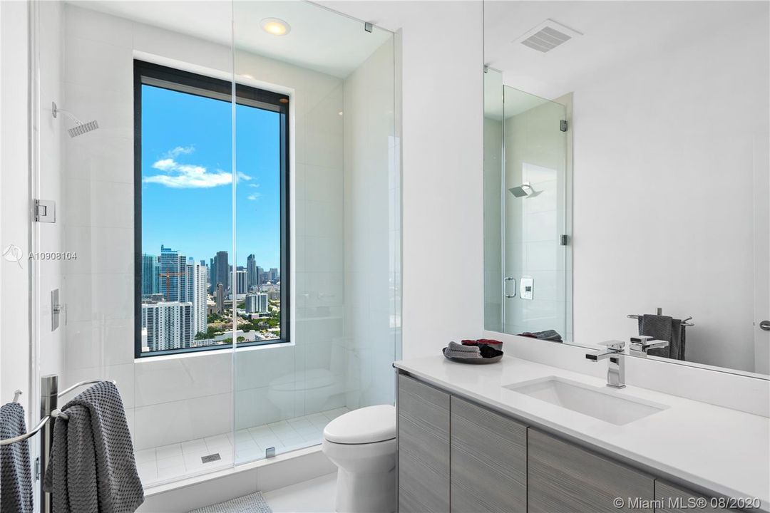 Recently Sold: $3,895,000 (4 beds, 4 baths, 2569 Square Feet)