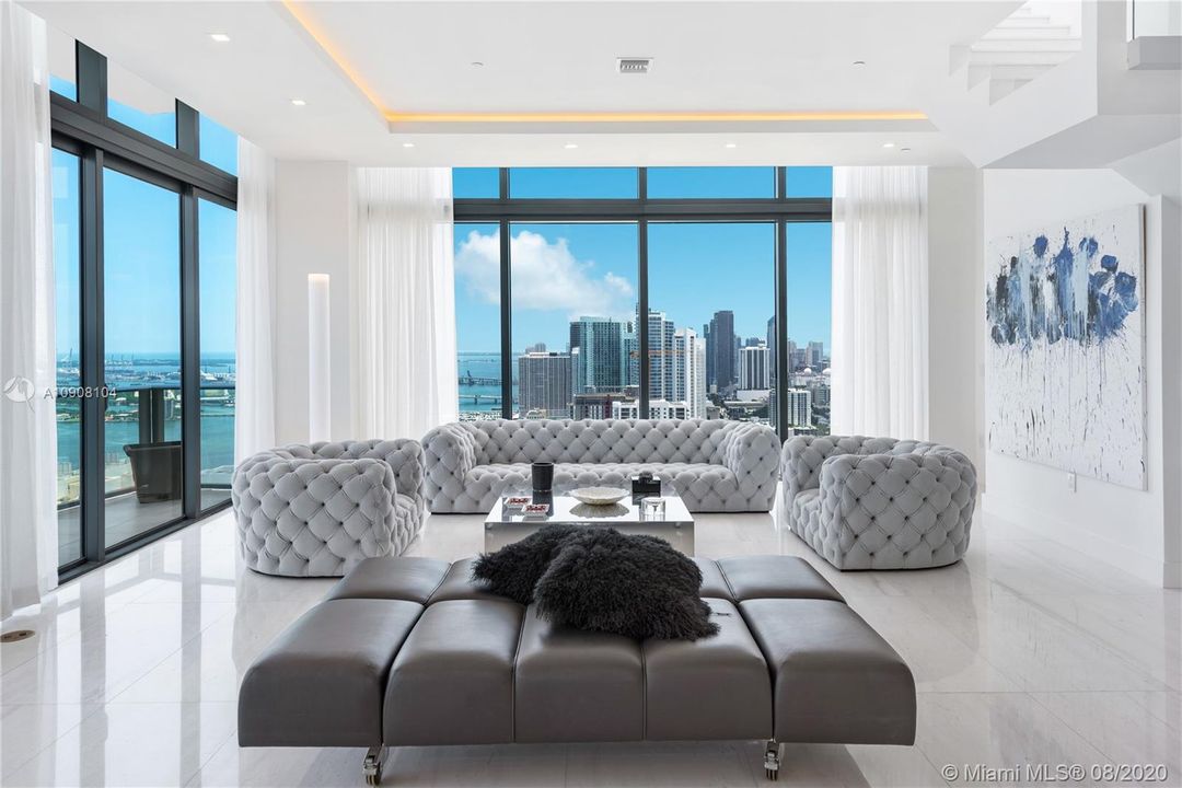 Recently Sold: $3,895,000 (4 beds, 4 baths, 2569 Square Feet)
