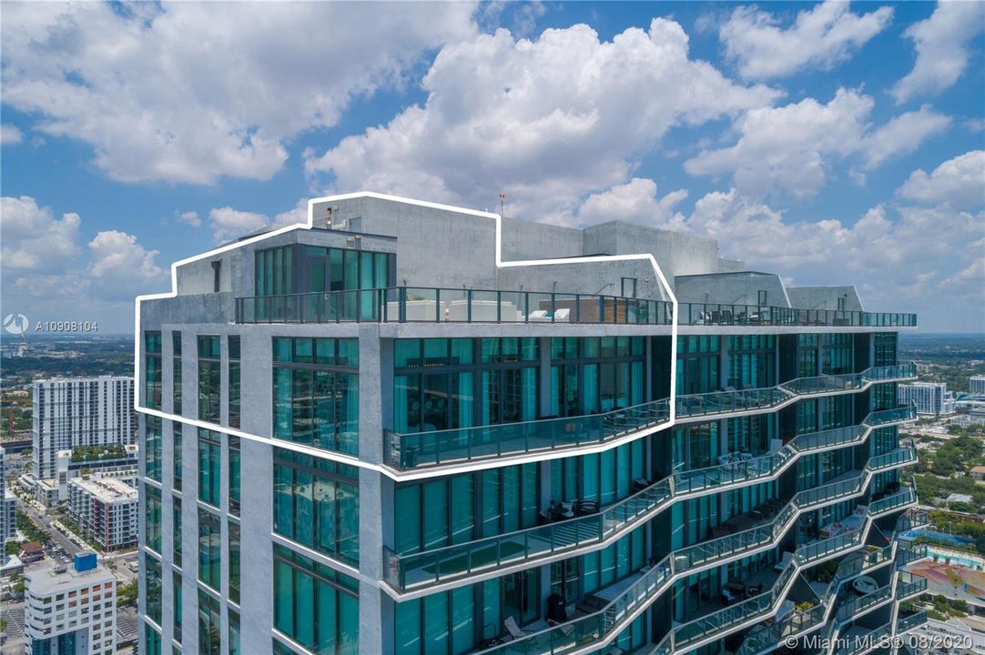 Recently Sold: $3,895,000 (4 beds, 4 baths, 2569 Square Feet)