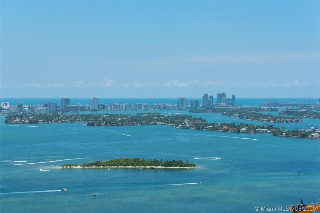 Recently Sold: $3,895,000 (4 beds, 4 baths, 2569 Square Feet)