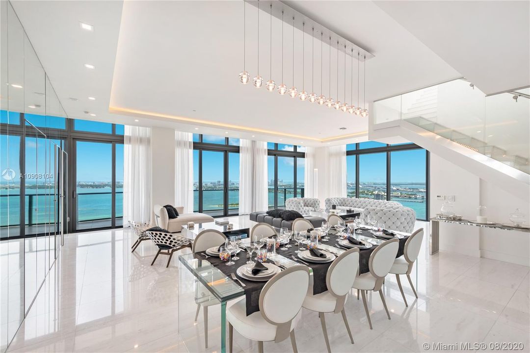 Recently Sold: $3,895,000 (4 beds, 4 baths, 2569 Square Feet)