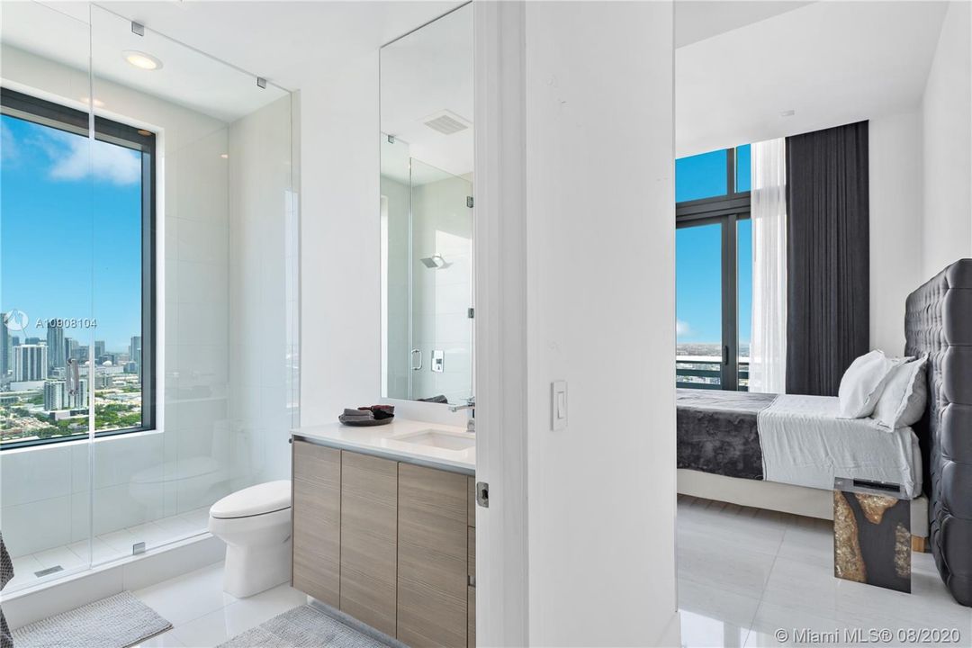 Recently Sold: $3,895,000 (4 beds, 4 baths, 2569 Square Feet)