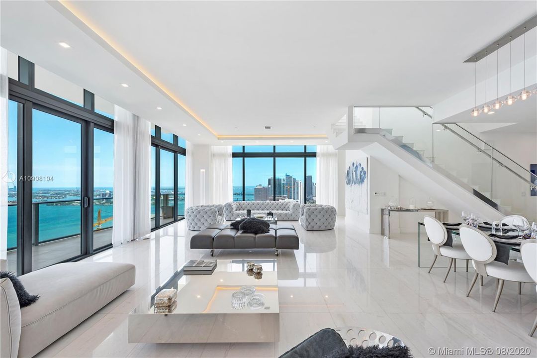 Recently Sold: $3,895,000 (4 beds, 4 baths, 2569 Square Feet)