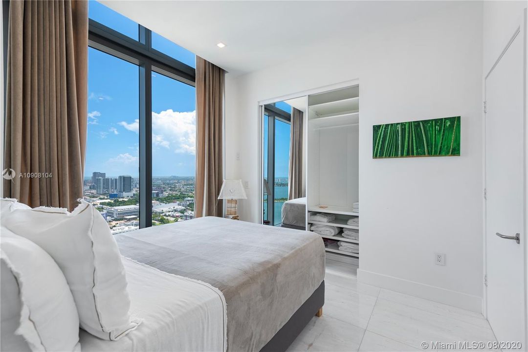 Recently Sold: $3,895,000 (4 beds, 4 baths, 2569 Square Feet)