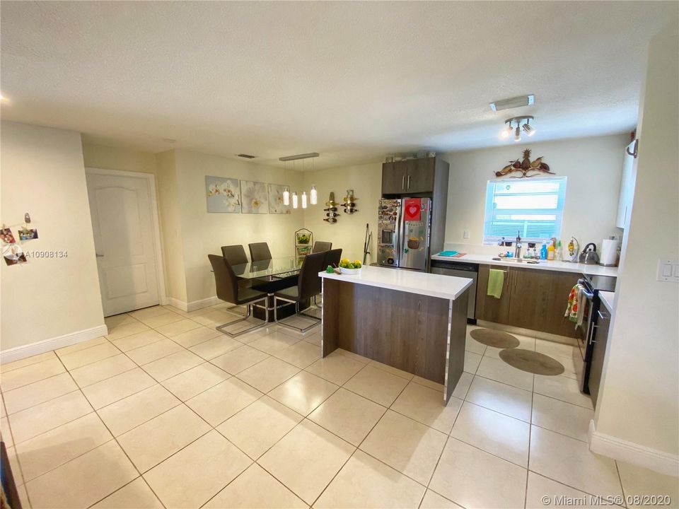 Recently Sold: $299,000 (3 beds, 2 baths, 1386 Square Feet)