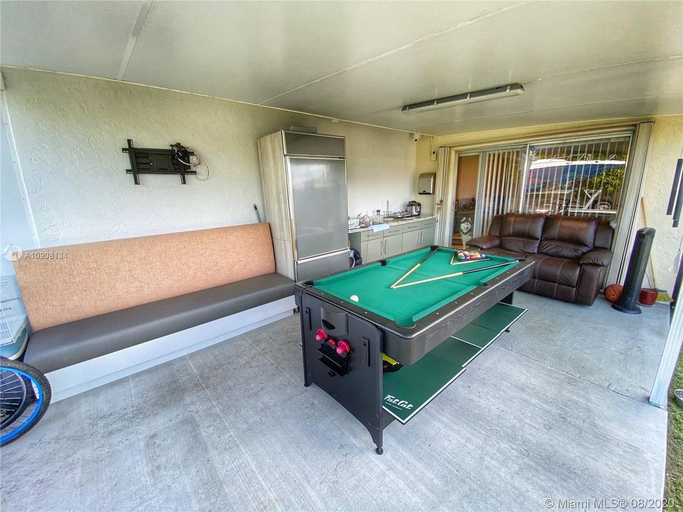 Recently Sold: $299,000 (3 beds, 2 baths, 1386 Square Feet)