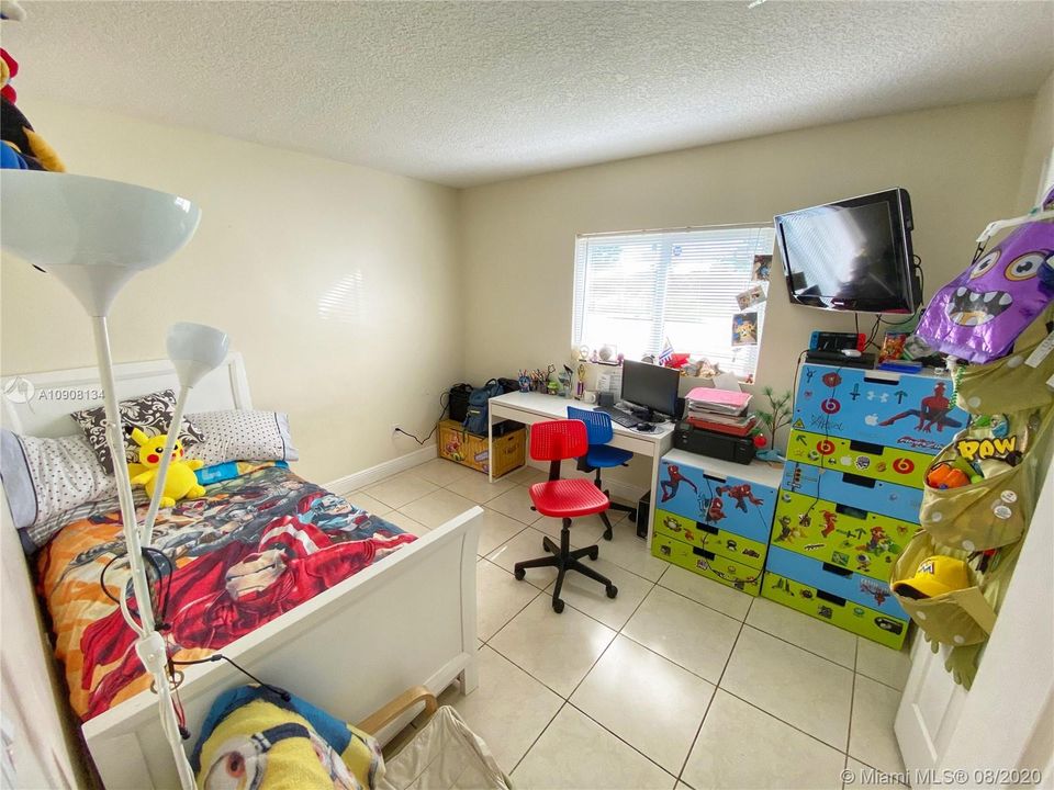 Recently Sold: $299,000 (3 beds, 2 baths, 1386 Square Feet)