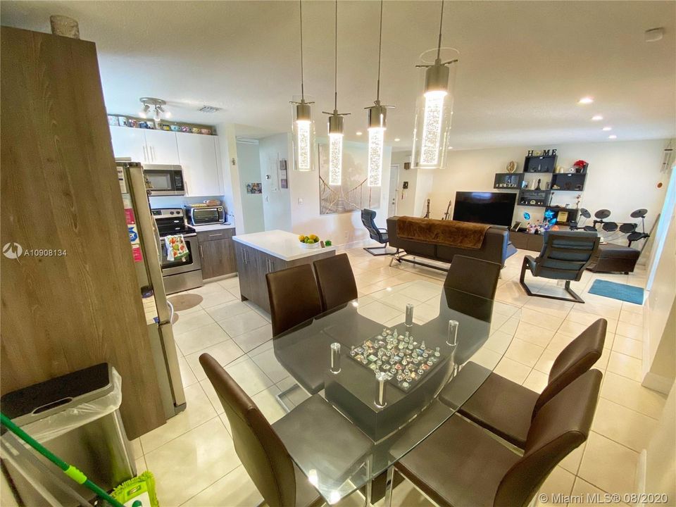 Recently Sold: $299,000 (3 beds, 2 baths, 1386 Square Feet)