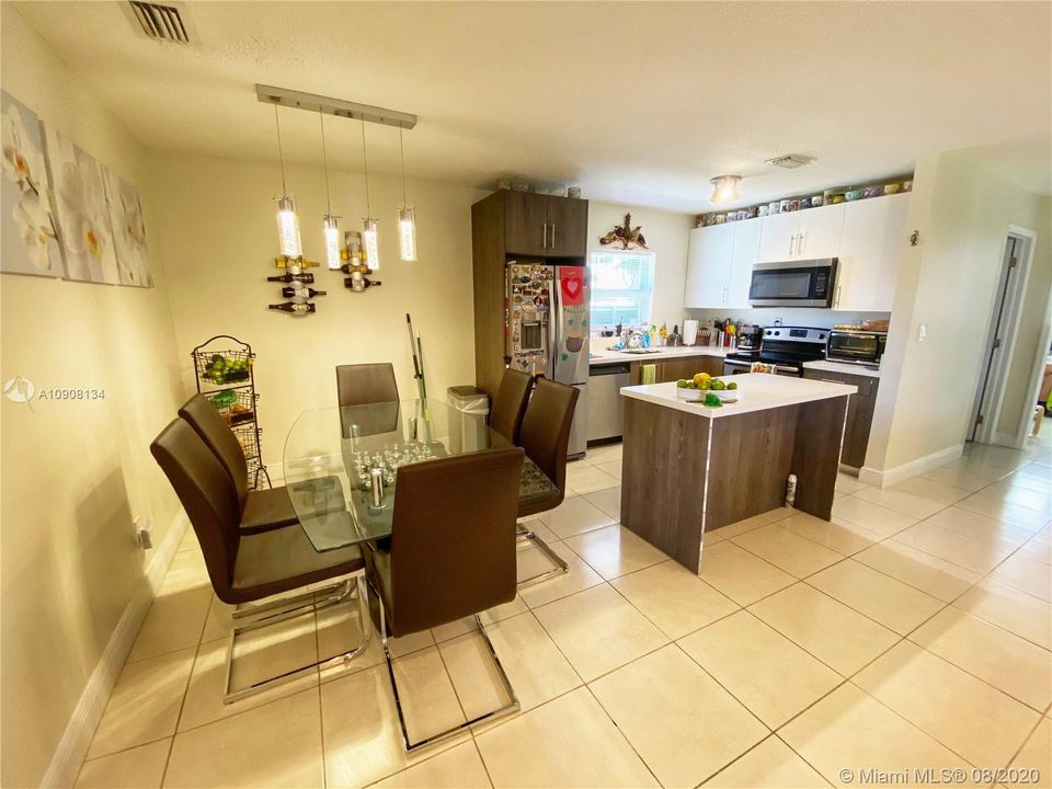 Recently Sold: $299,000 (3 beds, 2 baths, 1386 Square Feet)
