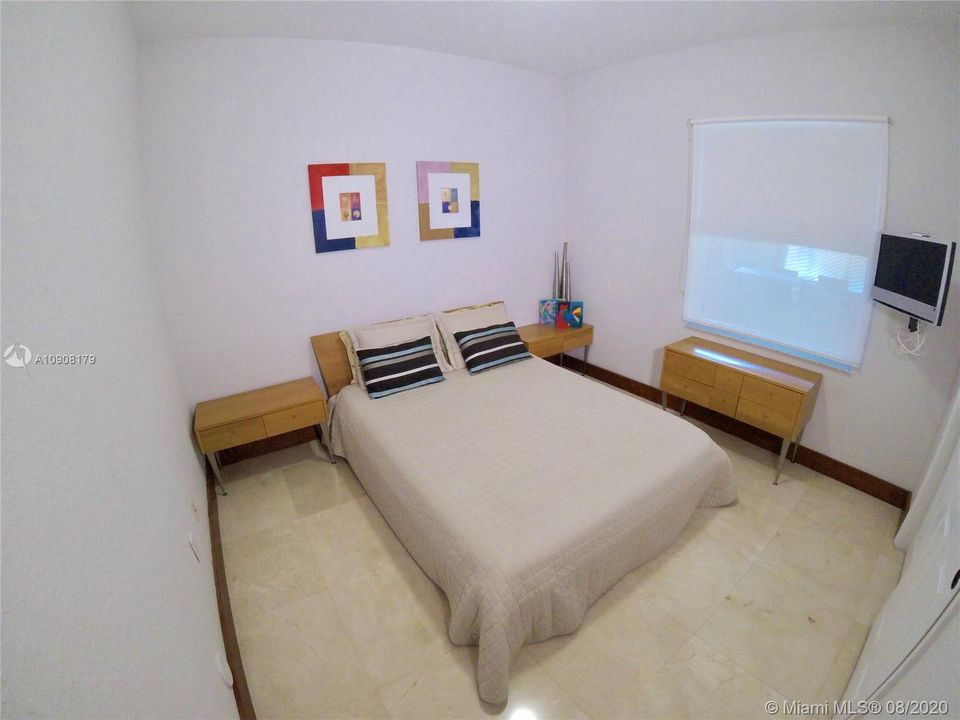 Vendido Recientemente: $1,250,000 (6 camas, 5 baños, 3584 Pies cuadrados)